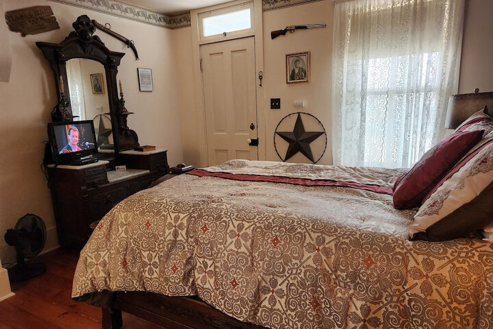 Room 8 of 23