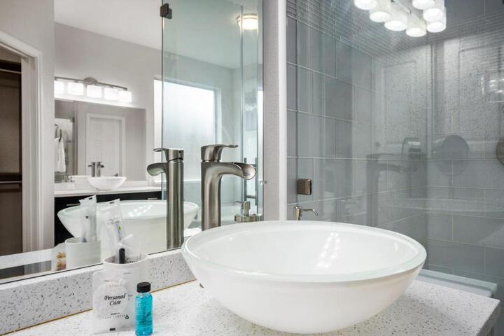 Upscale 4BR Cypress Home w Pool Hot Tub, Theater, Sleeps 20