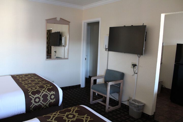 Room 35 of 76