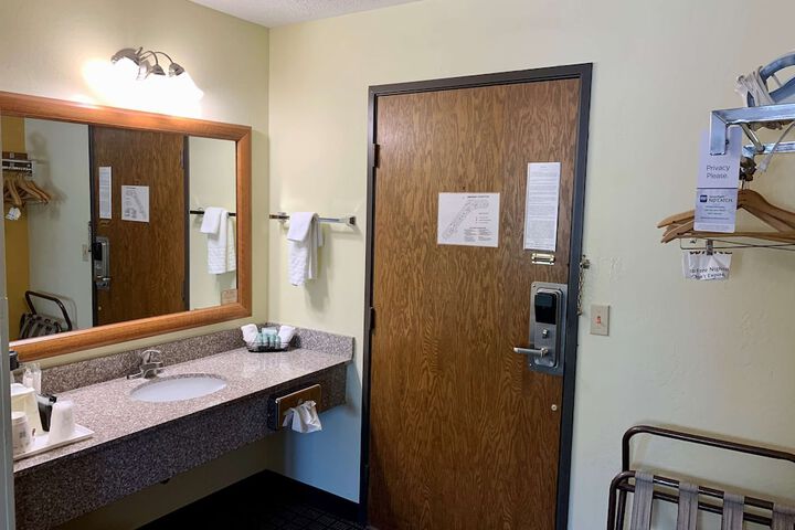 Room 13 of 24