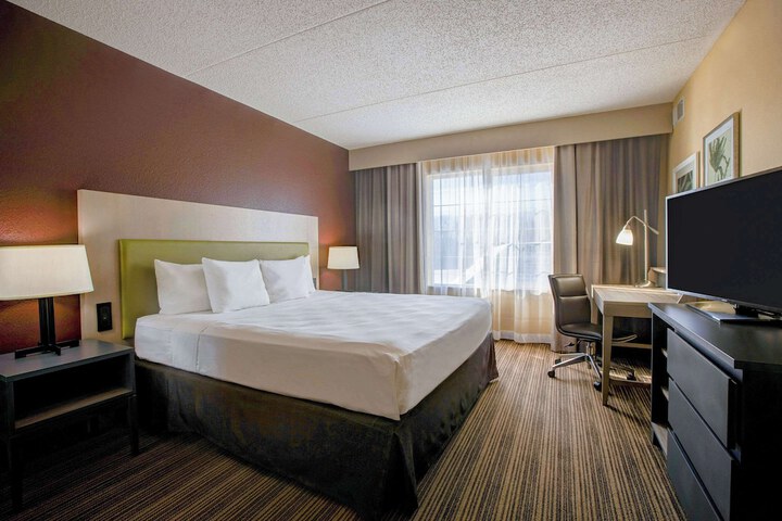 Comfort Inn & Suites St. Paul Northeast