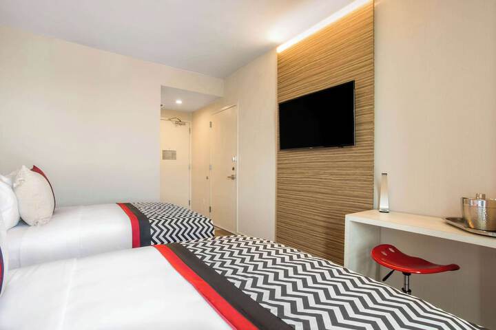 Room 50 of 66