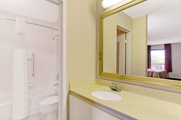Room 18 of 27
