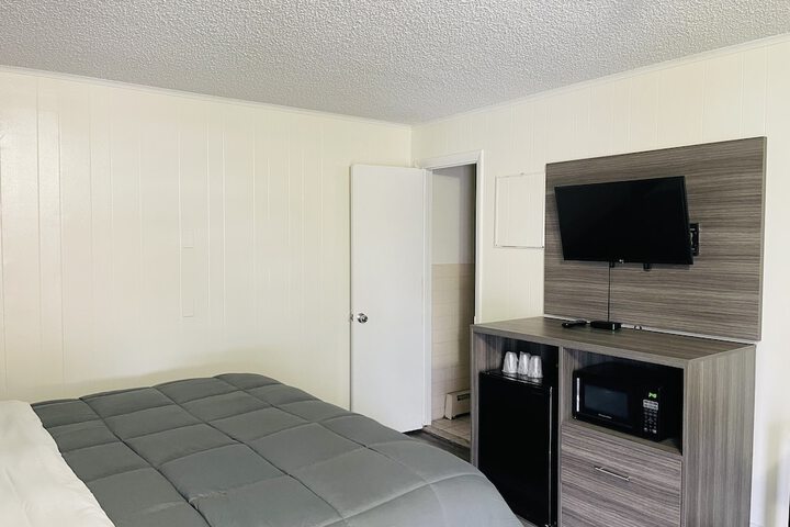 Room 11 of 18