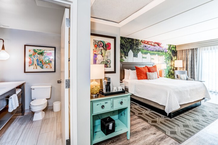 Room 44 of 100