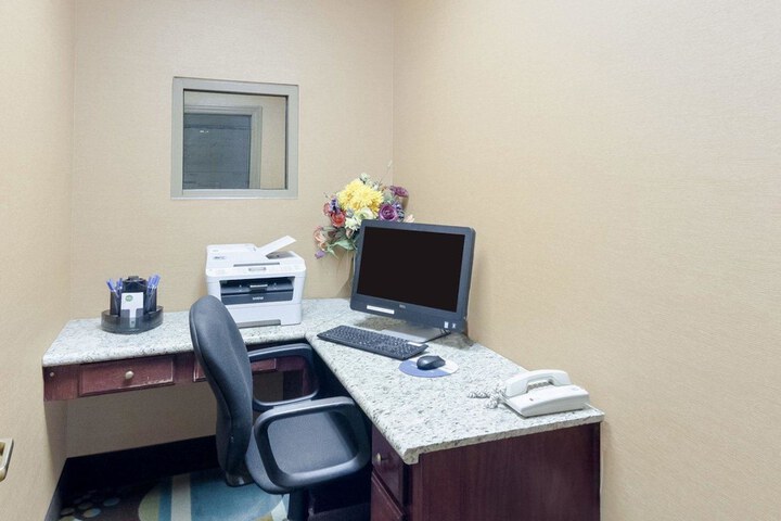 Business Center 39 of 39