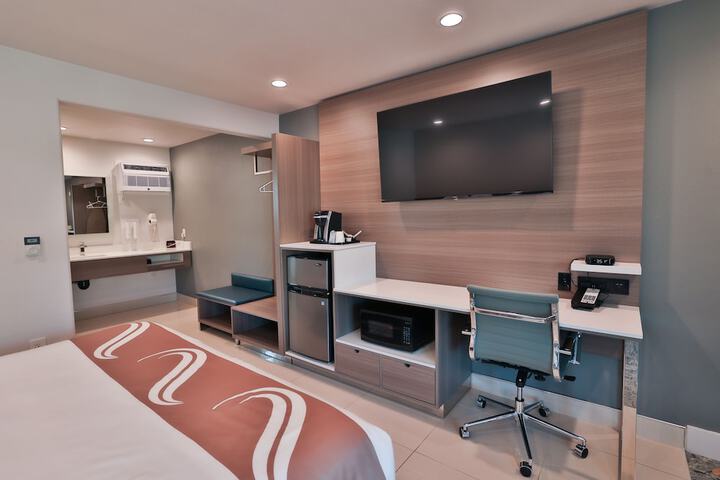 Room 11 of 18