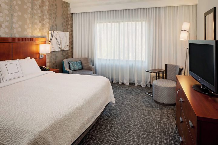 Courtyard by Marriott Pittsburgh West Homestead / Waterfront