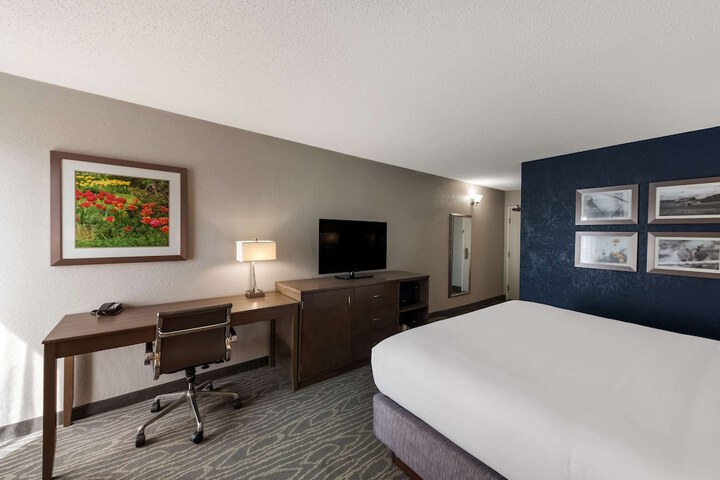 Comfort Inn & Suites Tipp City Dayton North I-75