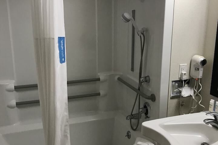 Room 47 of 79