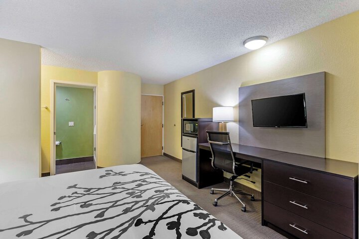 Room 21 of 38