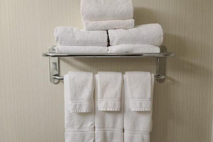 Holiday Inn Express & Suites Vadnais Heights by IHG