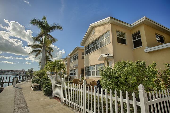 Barefoot Beach Resort