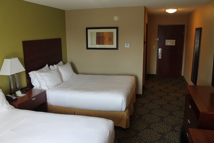 Holiday Inn Express & Suites Starkville by IHG