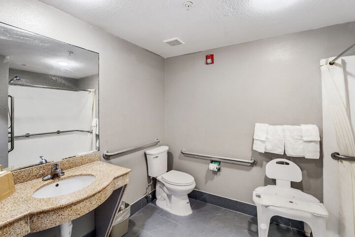 Room 15 of 33