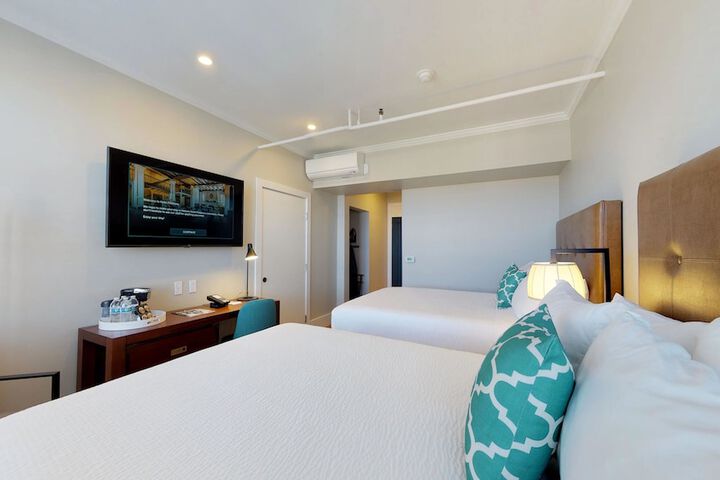 Room 73 of 104