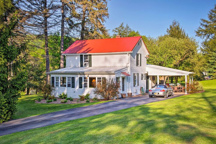 3-acre Lodge w / Snowmobile & Four-wheeling Trails