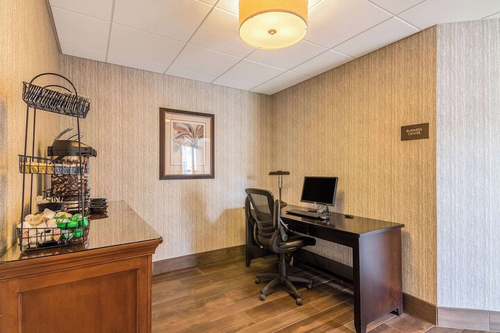 Business Center 26 of 28