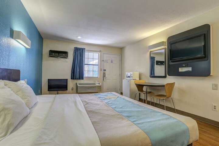 Room 26 of 42