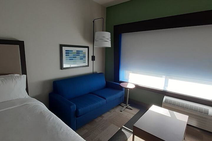 Room 21 of 48