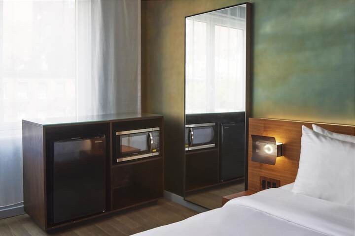 Room 21 of 25