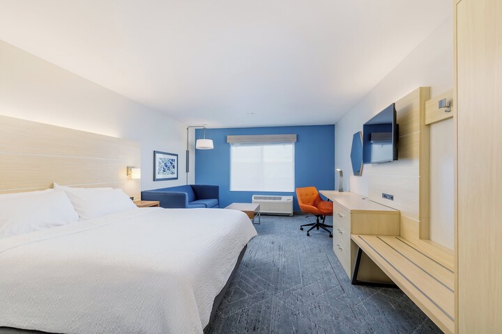 Holiday Inn Express & Suites Medford by IHG