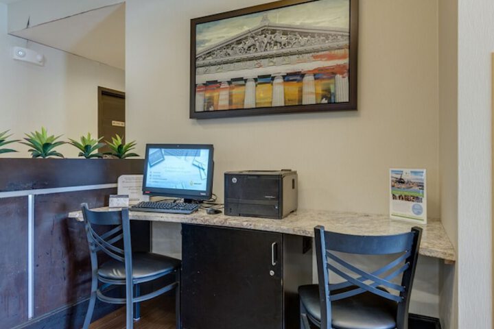 Business Center 38 of 43