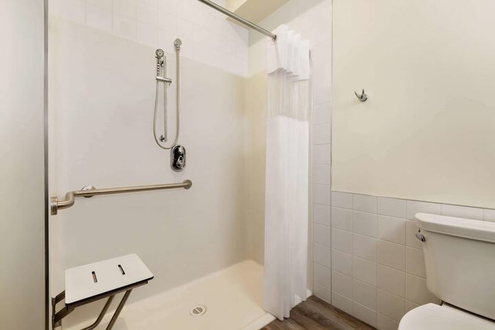 Room 10 of 30