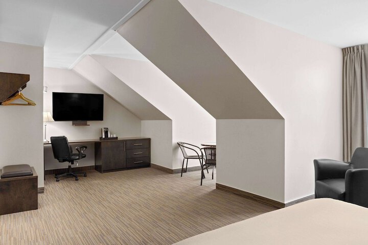 Room 21 of 48