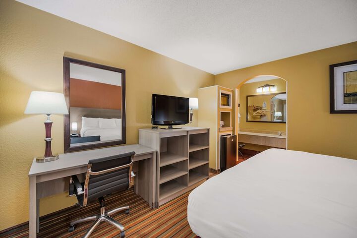 Room 26 of 47