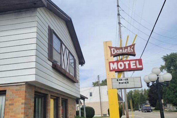 Daniels Motel