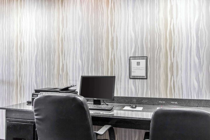 Business Center 63 of 64
