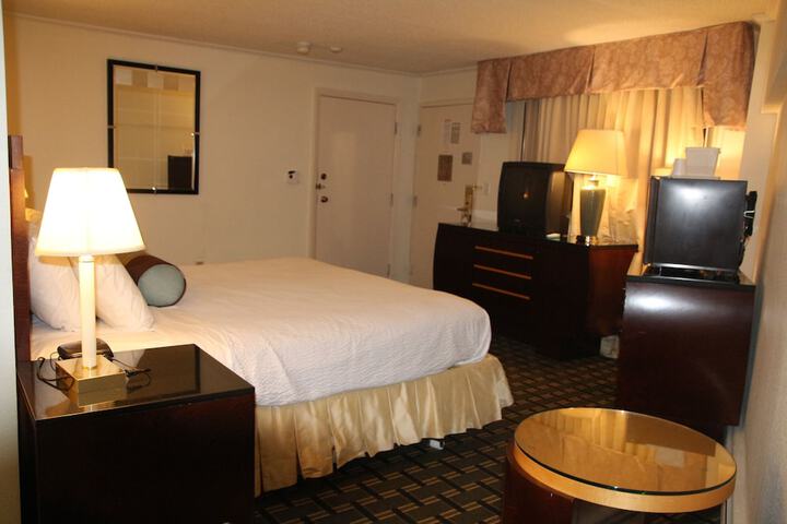 Room 7 of 30