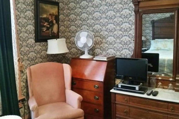 Room 9 of 26