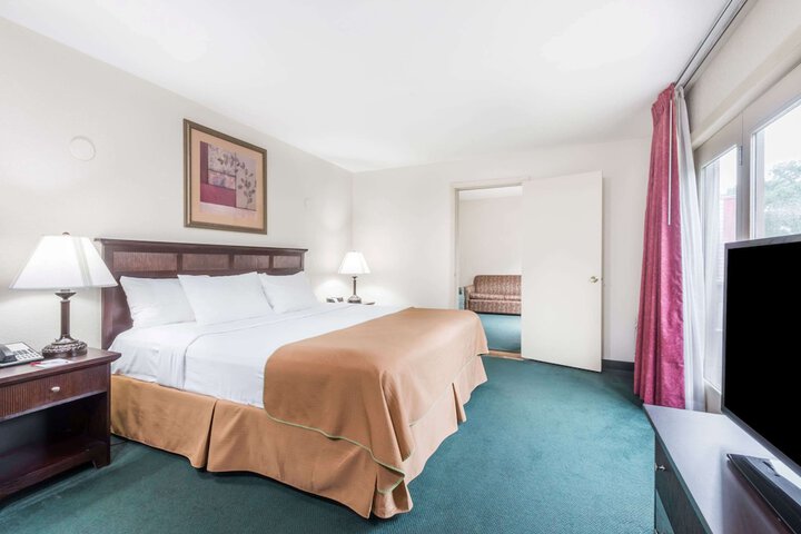Room 22 of 47