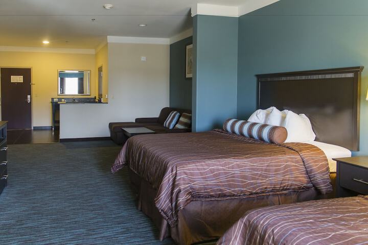 Room 32 of 46