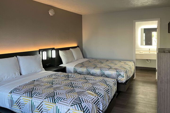 Room 13 of 18