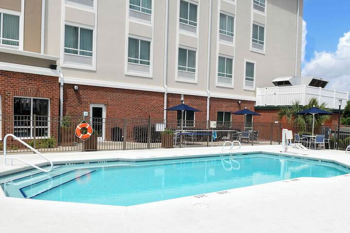 Holiday Inn Express & Suites Valdosta West - Mall Area by IHG