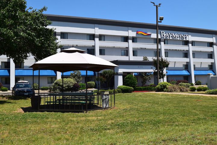 Hotel Exterior 43 of 43