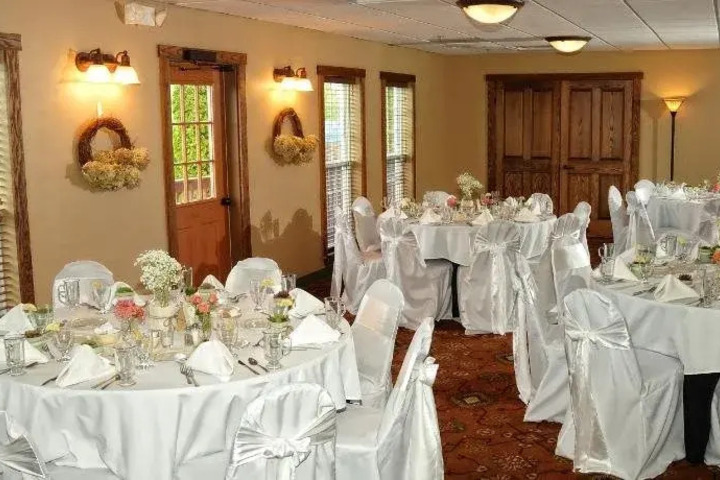 THE RED MILL INN