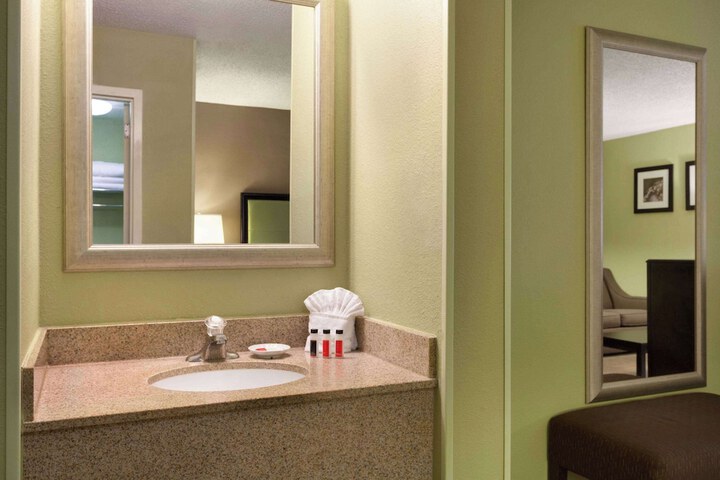 Room 18 of 36