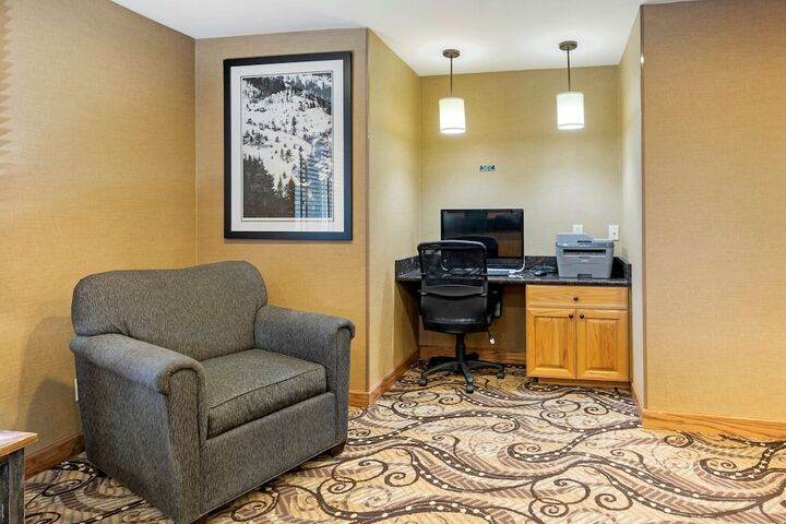 Business Center 34 of 34