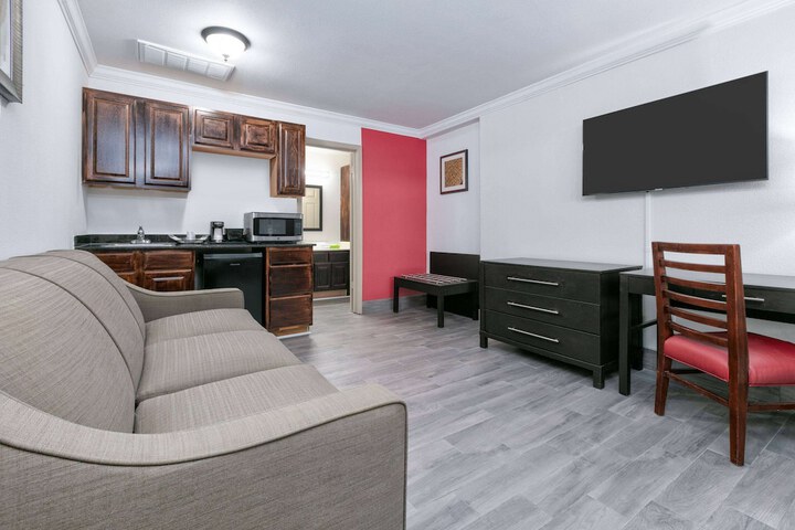 Ramada by Wyndham Diamondhead I-10 / Gulfport