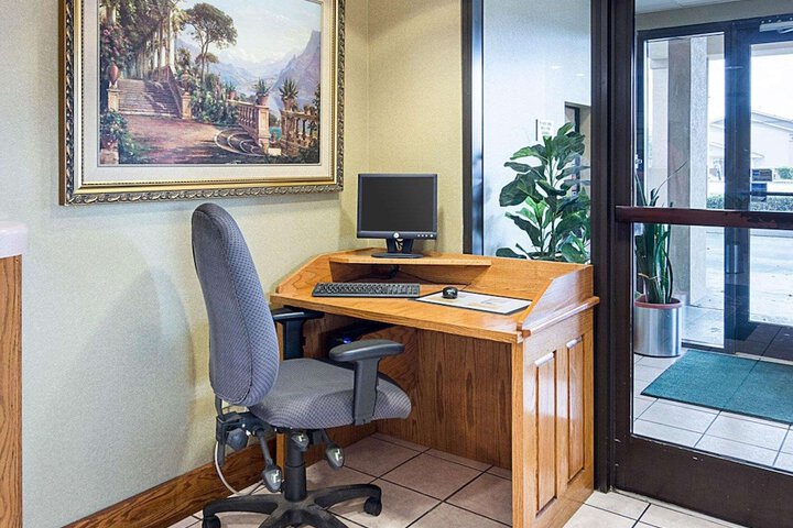 Business Center 30 of 31