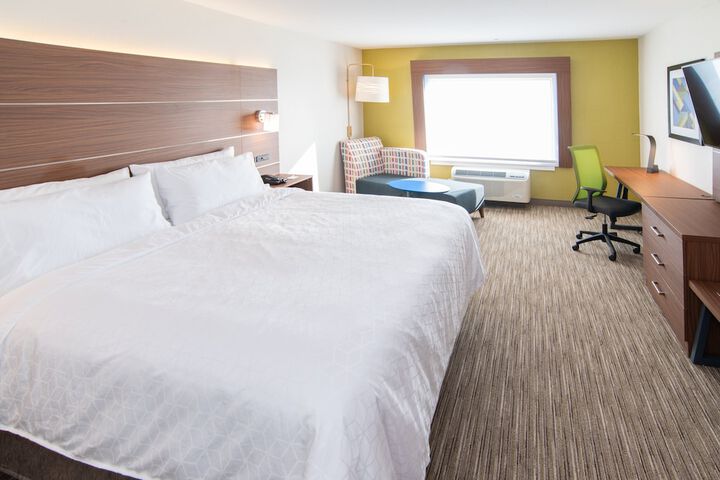 Room 28 of 61