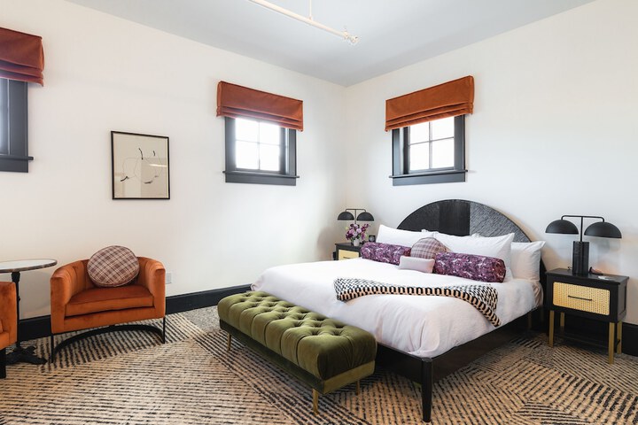 Room 15 of 76