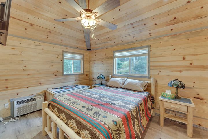 Mountain Views: Cabin in Fort Garland Near Hiking