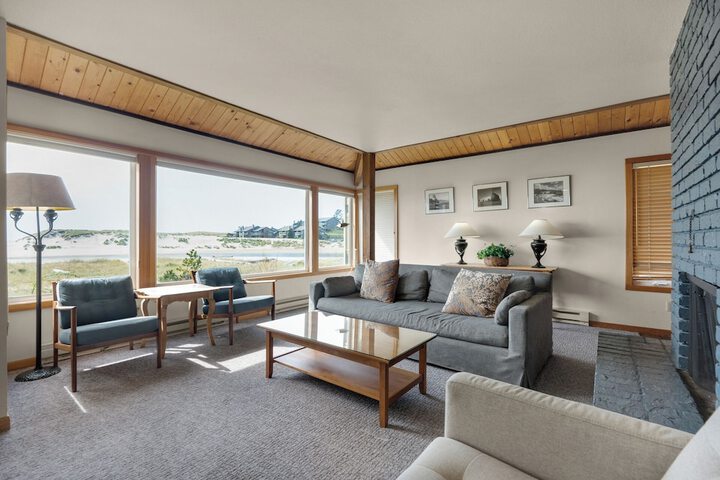 The Waves / The Argonauta Inn/The White Heron Lodge