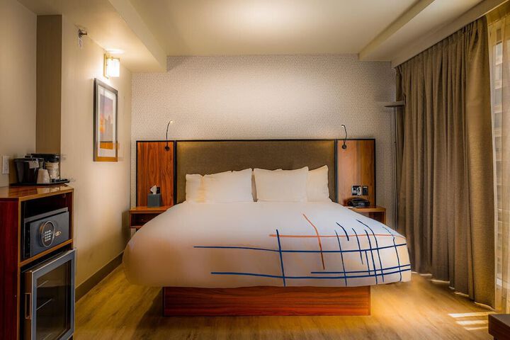 Room 9 of 38