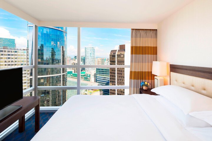 Room 52 of 105